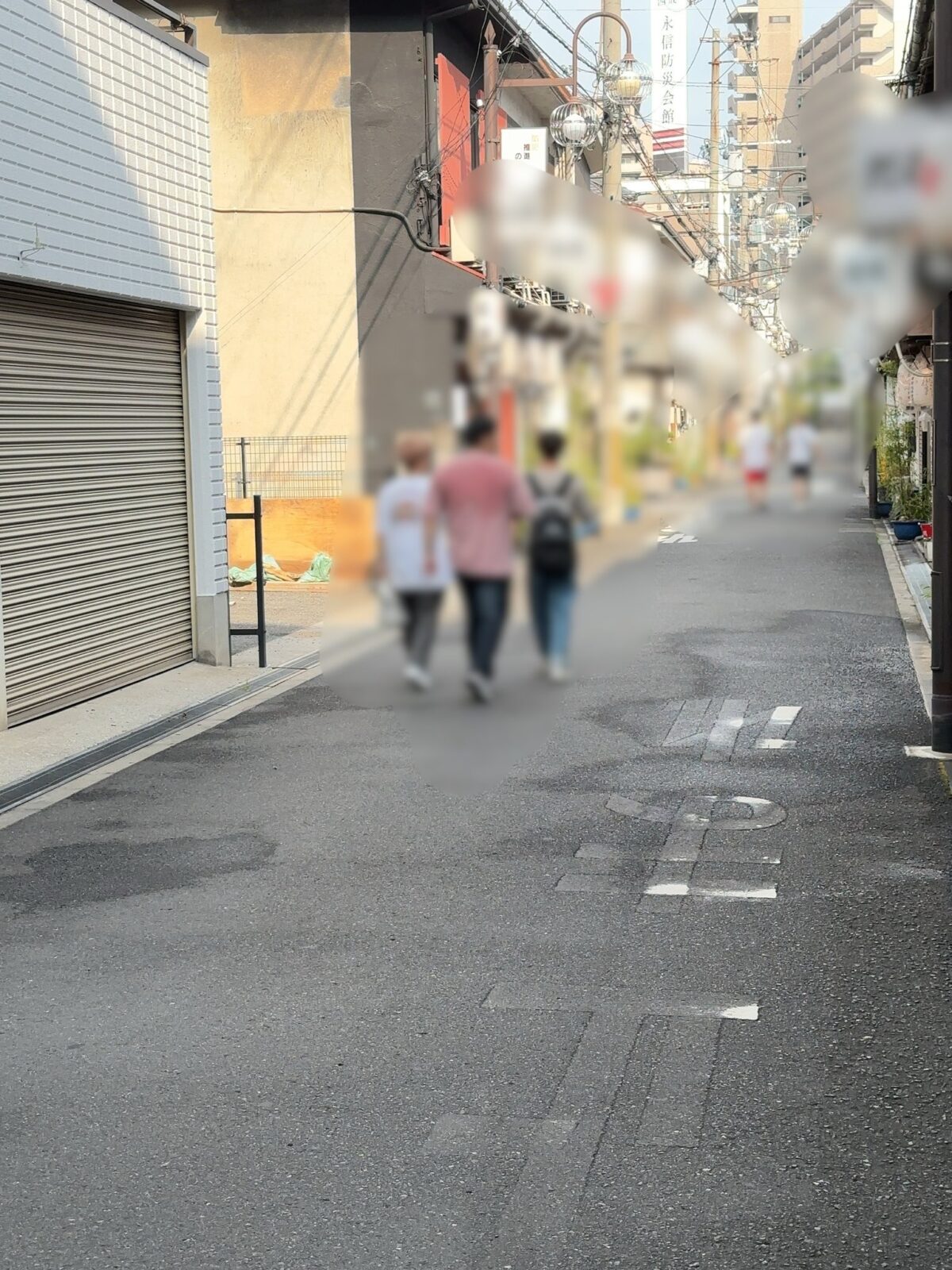 2024年8月6日火曜16時頃の飛田新地、青春通りの風景